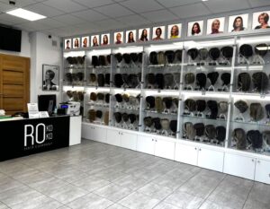 Salon peruk Rokoko w Radomiu.